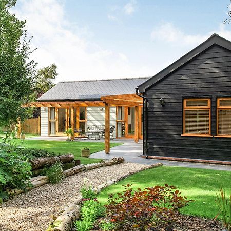 North Farm Lodge East Mersea Exterior photo