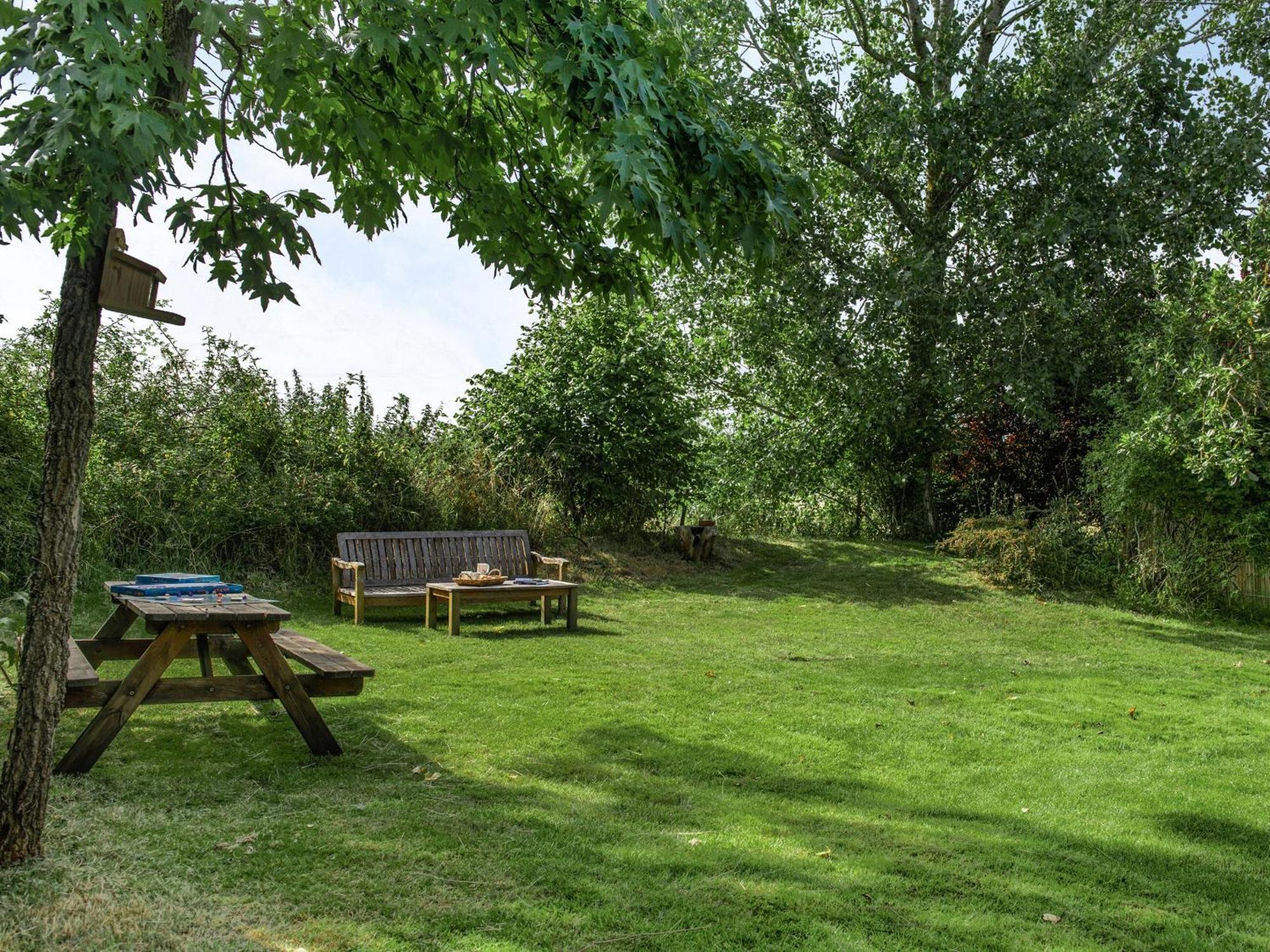 North Farm Lodge East Mersea Exterior photo